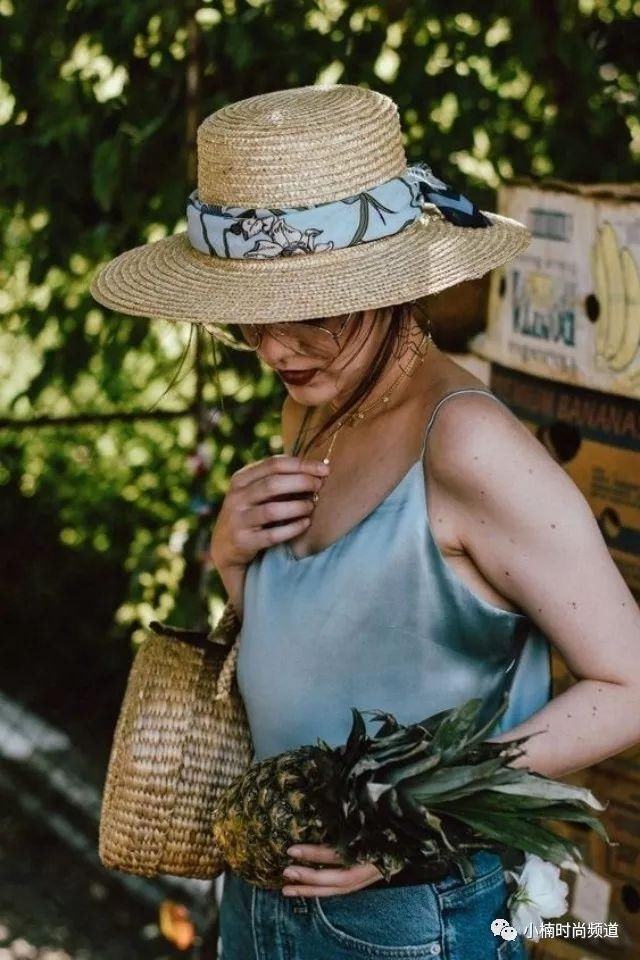 盘点四种穿搭运用平顶草帽，无论浪漫或个性都能驾驭！