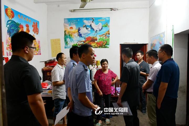 强制传唤13人 义乌市法院夜间出击擒老赖