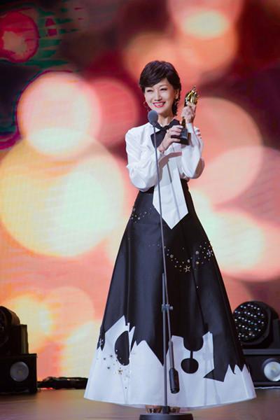 55岁叶童已经老的不堪回首，而63岁赵雅芝却嫩的始终如一！