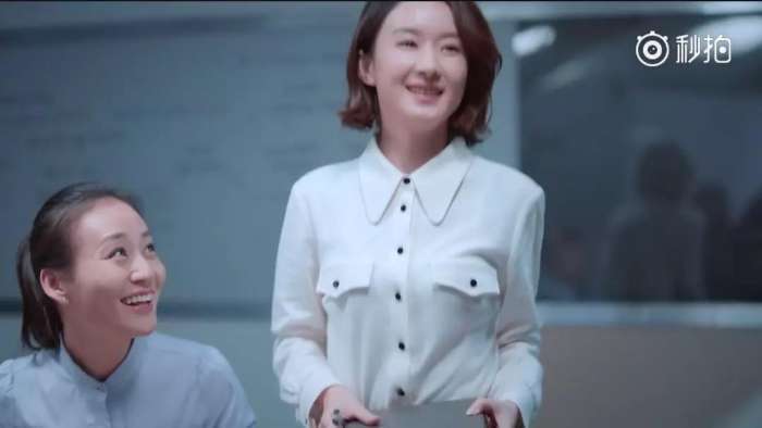 赵丽颖广告花絮流出, 脸肿得像个橡胶人, 网友: 刚打完针就出来啦