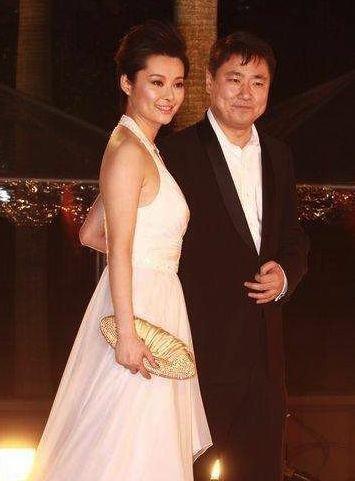 黄毅清深夜又发文,爆料这位女明星精神早出了问题,网友:猛料