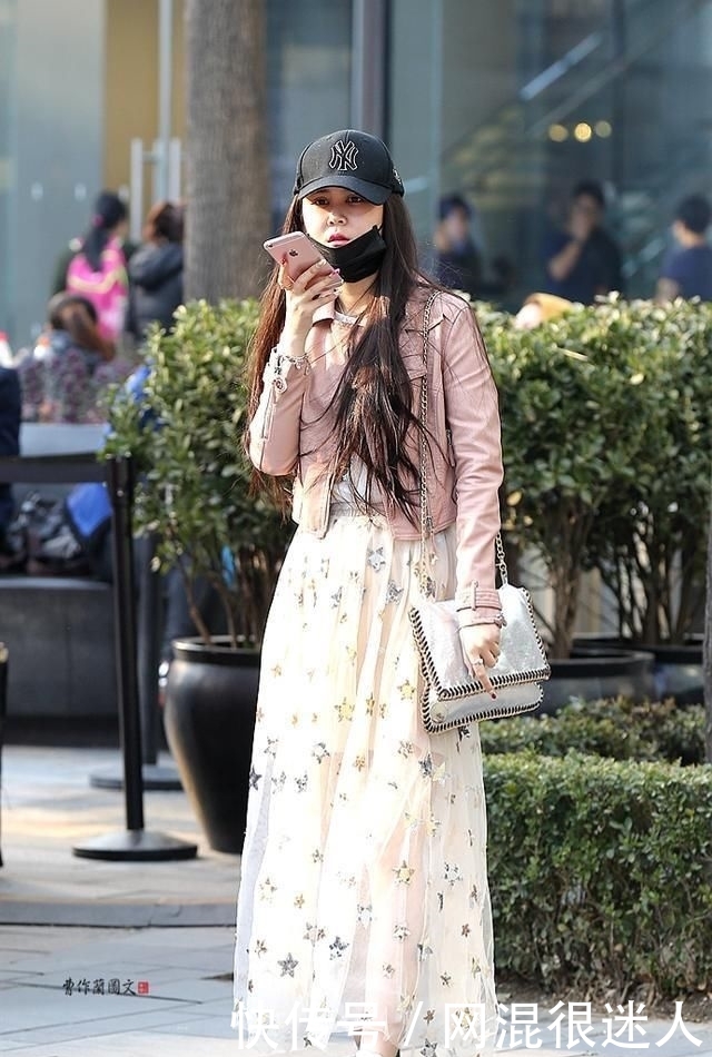  【劲头】美女青睐皮夹克，好搭配，好打理，还能穿出帅气有担当的劲头