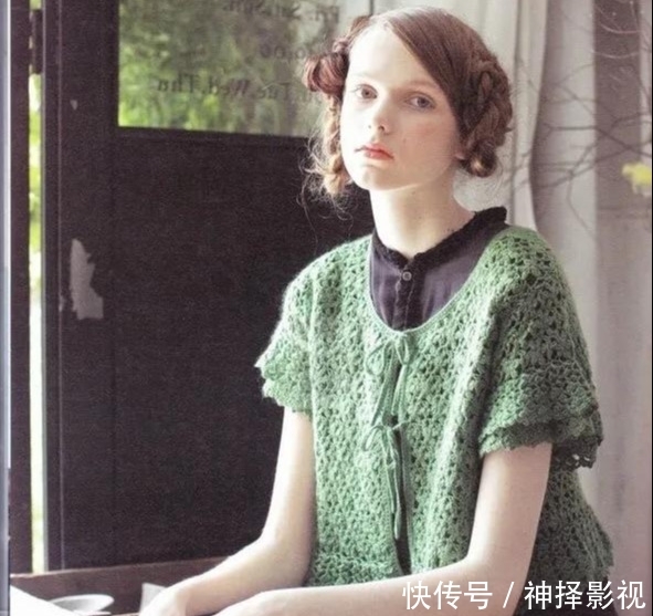 「文艺」春天配裙子就该这么穿!5款精品钩花马甲,文艺清新好百搭!