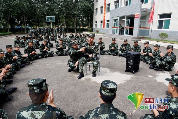 新兵军营过中秋 多彩温馨暖如家