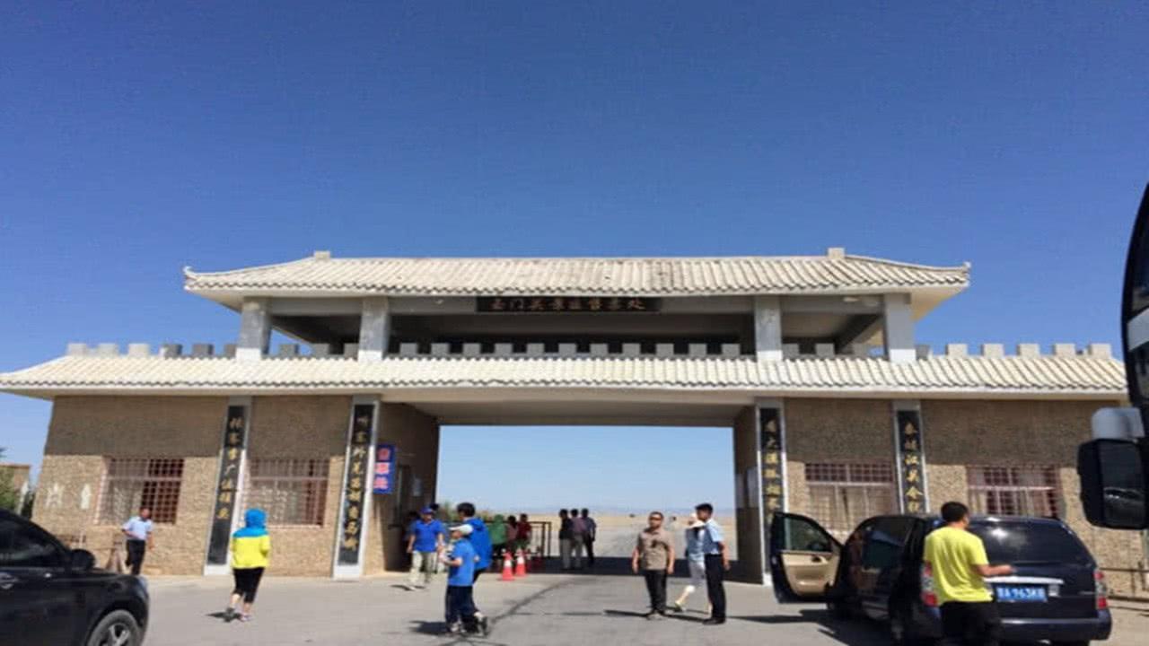 我国最坑的景区,把售票处建马路中间,只要路过就要收40元门票