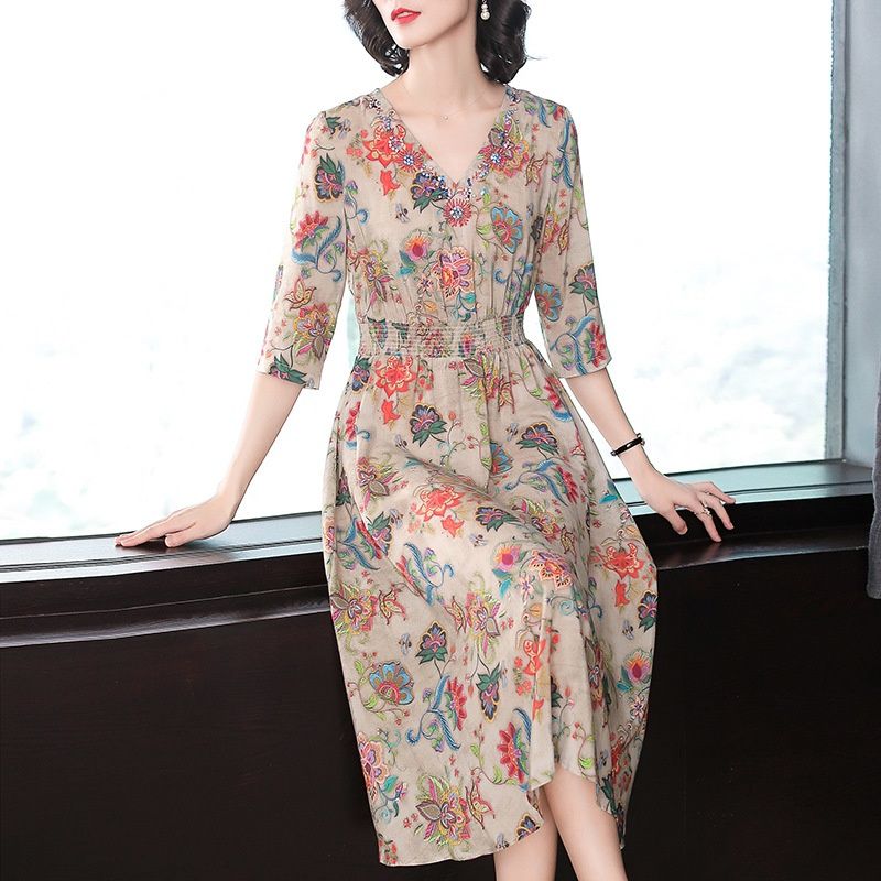 悄悄告诉你，今年大衣里面这样穿，上身满满女人味，穿3年不过时