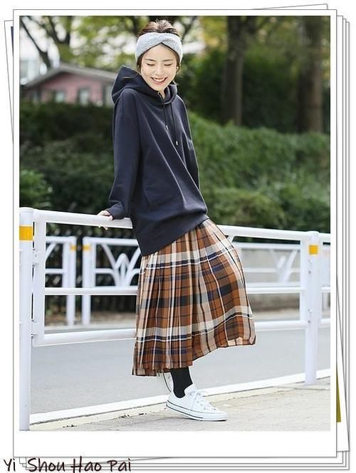 『海军蓝风连帽卫衣』能穿3季的万能搭配单品!海军蓝连帽卫衣的多种造型示范