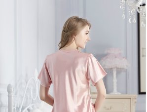 三角裤可以扔一边了，现在上海的女人在家都这样穿，穿上脸都红