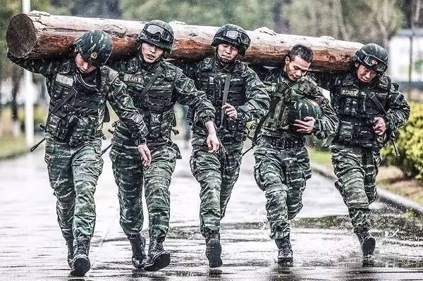 这座桥为何禁止拍照？武警全天驻守，只因有他们想守护的人