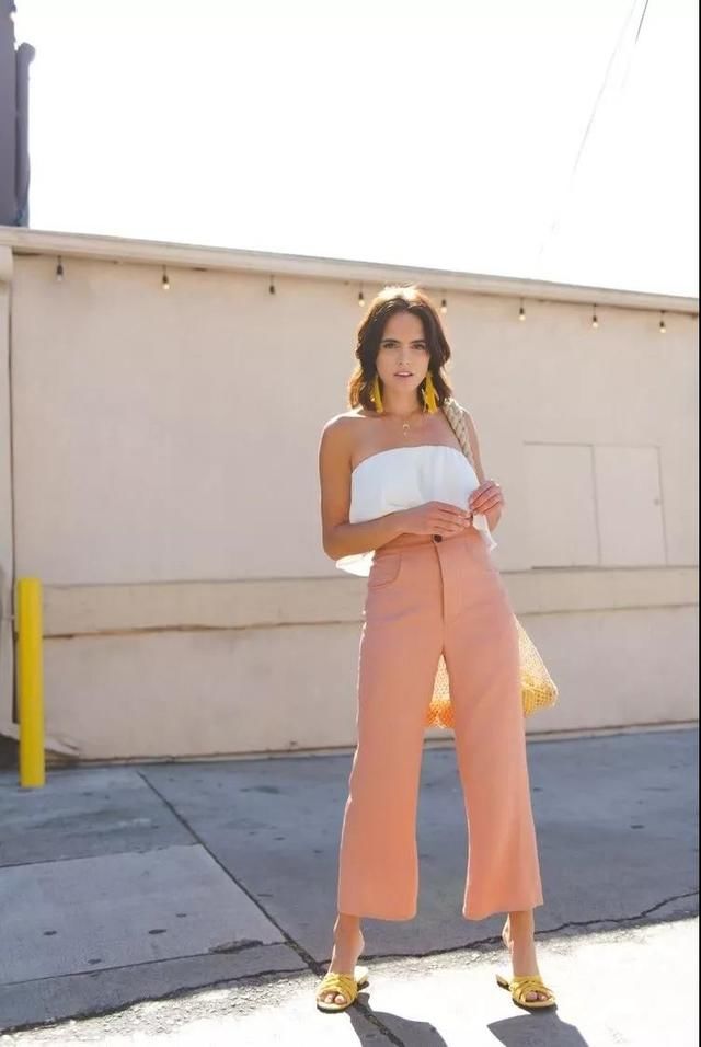 夏天女生穿什么显高显腿长？这些时尚街拍穿搭教会你！