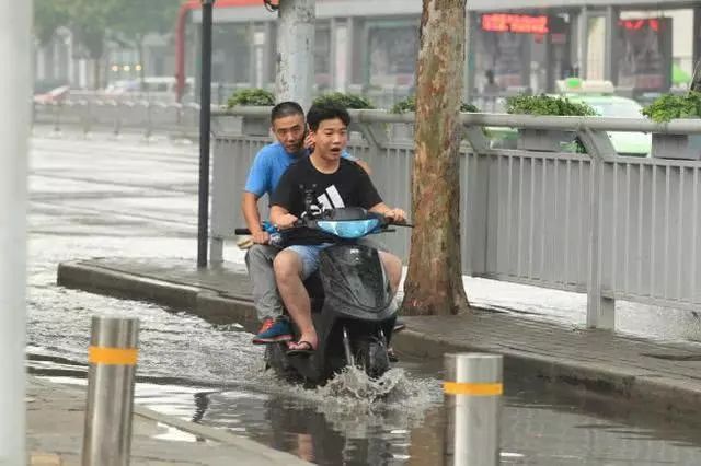 河南人挺住！雨！大雨！大暴雨！今晚要来了！