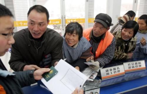  「好处」个人交社保和公司交社保有什么区别？哪个对自己更加有