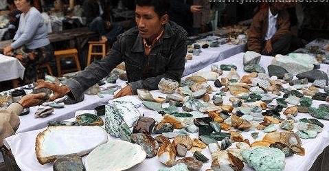 这群人抽着6块的烟，住着50块的宾馆，却谈着上千万的生意！