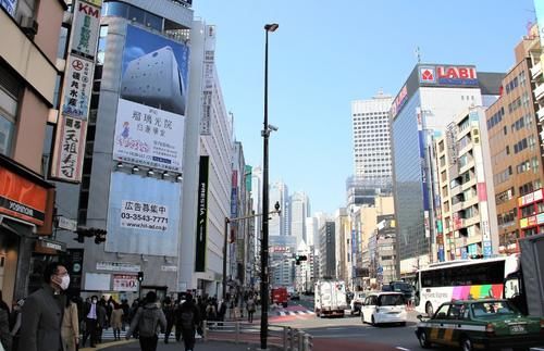 去日本旅游，为什么碰见橙色旗要躲得越远越好，当地导游不愿说明