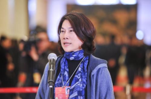  #公交车#董明珠推出首台5G公交车，几乎全部身家押上，不惜与创