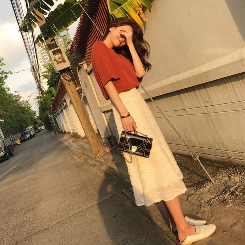 想要前凸后翘吗?一件修身T恤帮你搞定，美爆了