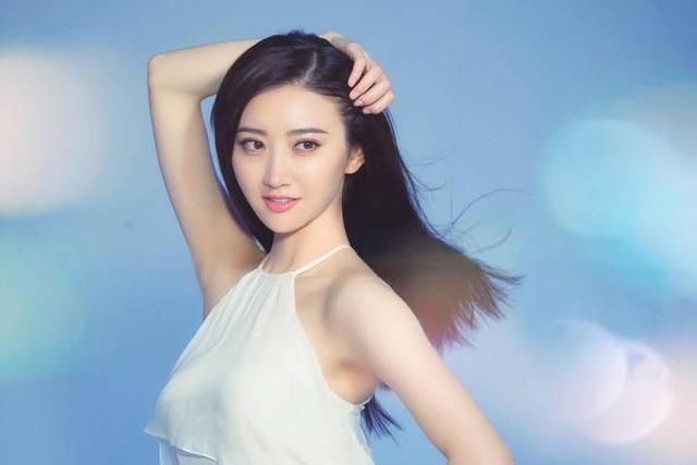 林希喊大伙来收图了，景甜这压箱底的皂片就是好看！