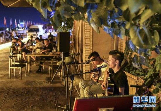 新疆:愈夜愈美丽