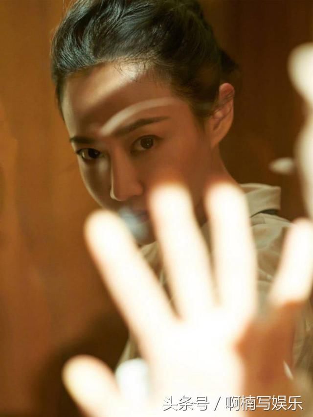 《药神》女主谭卓性感写真照曝光，细腰长腿展现迷人风采