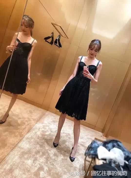 她14岁被亲妈带去整容，从此“入坑”今花400万整容成这样