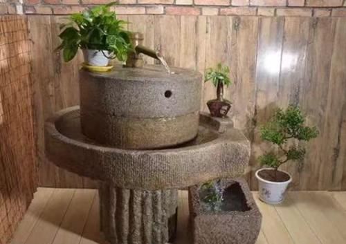  究竟@为什么有人到农村高价收购猪食槽子、大石碾子？他们究竟用