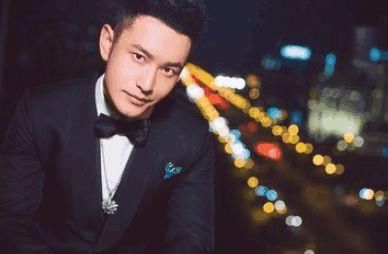 黄晓明朋友圈疑曝光：看着家人照片想流泪？网友：怎么不炫富了？