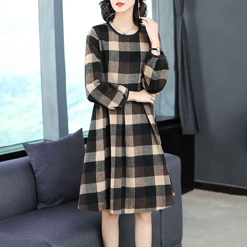 50岁以上女人，条件还不错的话，建议常穿这欧货裙，越穿越洋气