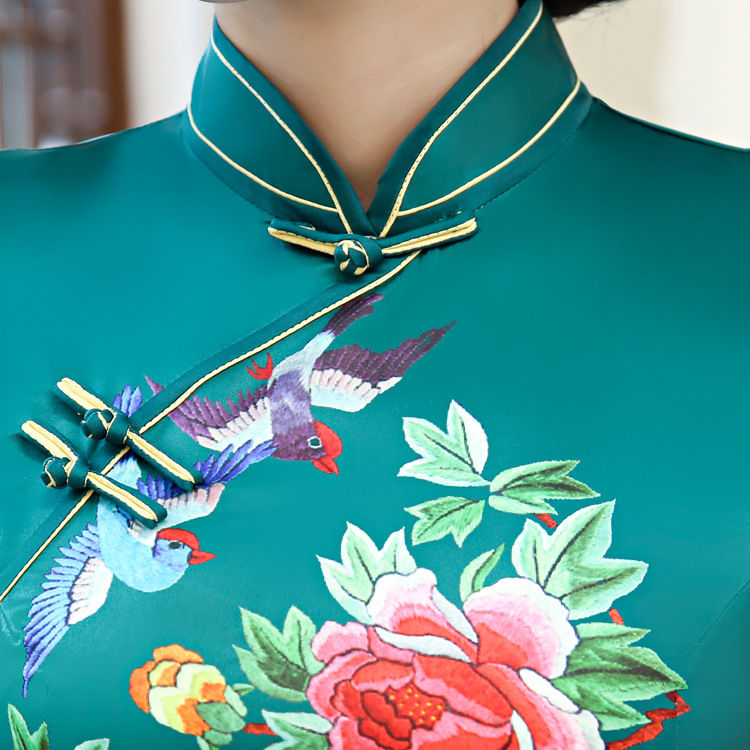 女人要够胆，翘臀丁字裤配旗袍那不得了