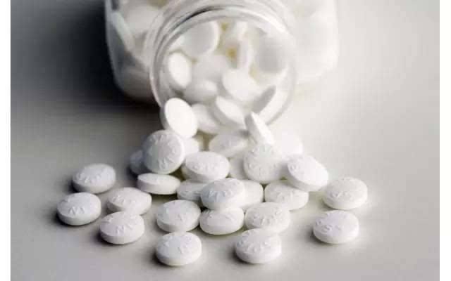 长斑无需慌张，祛斑没有那么难，每天睡前用它抹下脸，祛斑又美白