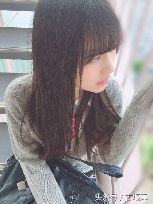 学院派美女,略带风尘气息