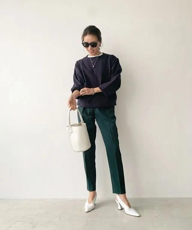 『伊藤真知』他们的基础款也不一般 每一件都能穿很多年