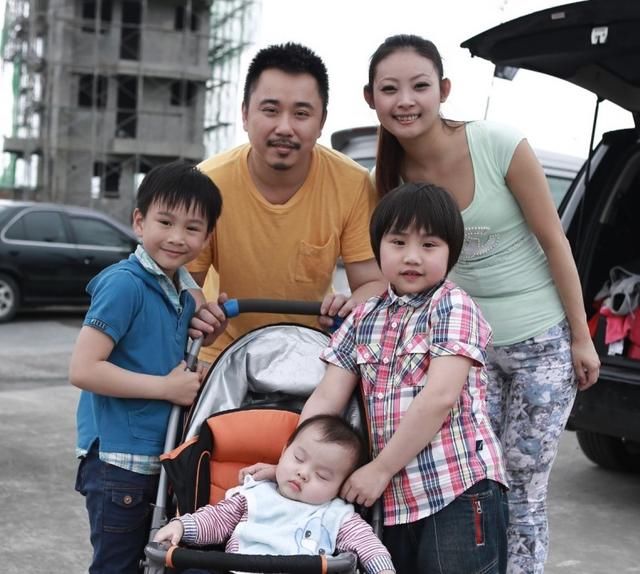 最小影帝,长大很丑,因家暴离婚2次,如今靠8岁儿子赚钱,吃软饭