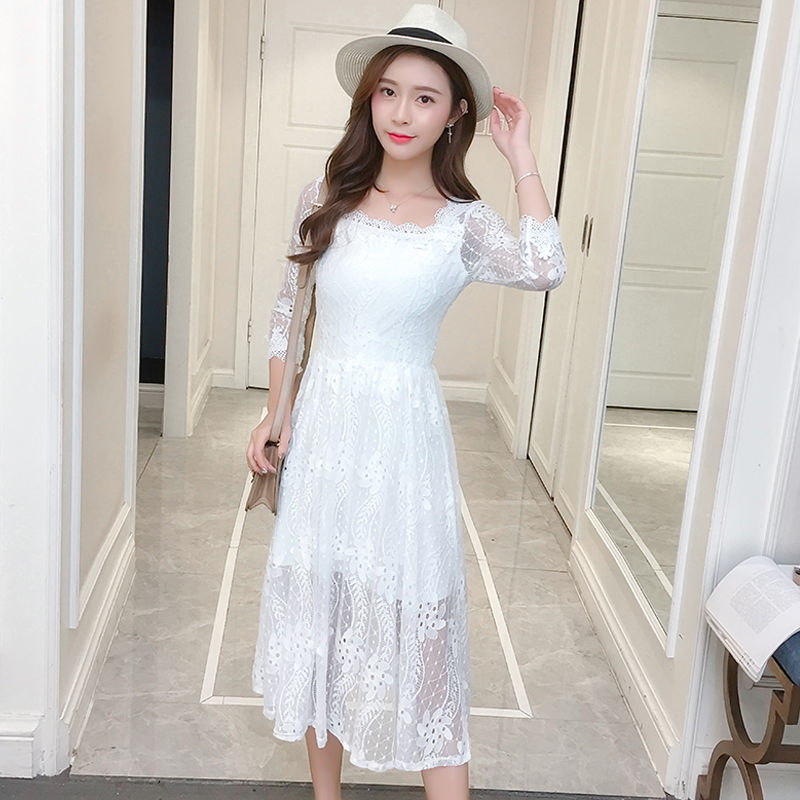 不是我特意装嫩，是这款紧身连衣裙太迷人了，优雅又气质