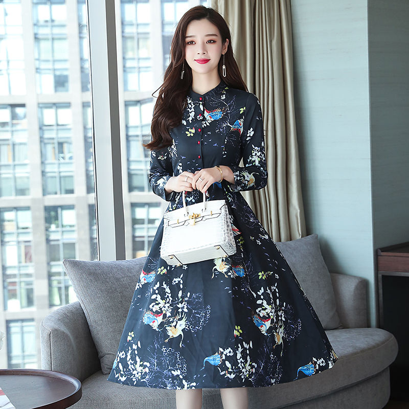 今秋流行新款连衣裙，气场气质直线上升，女人味十足