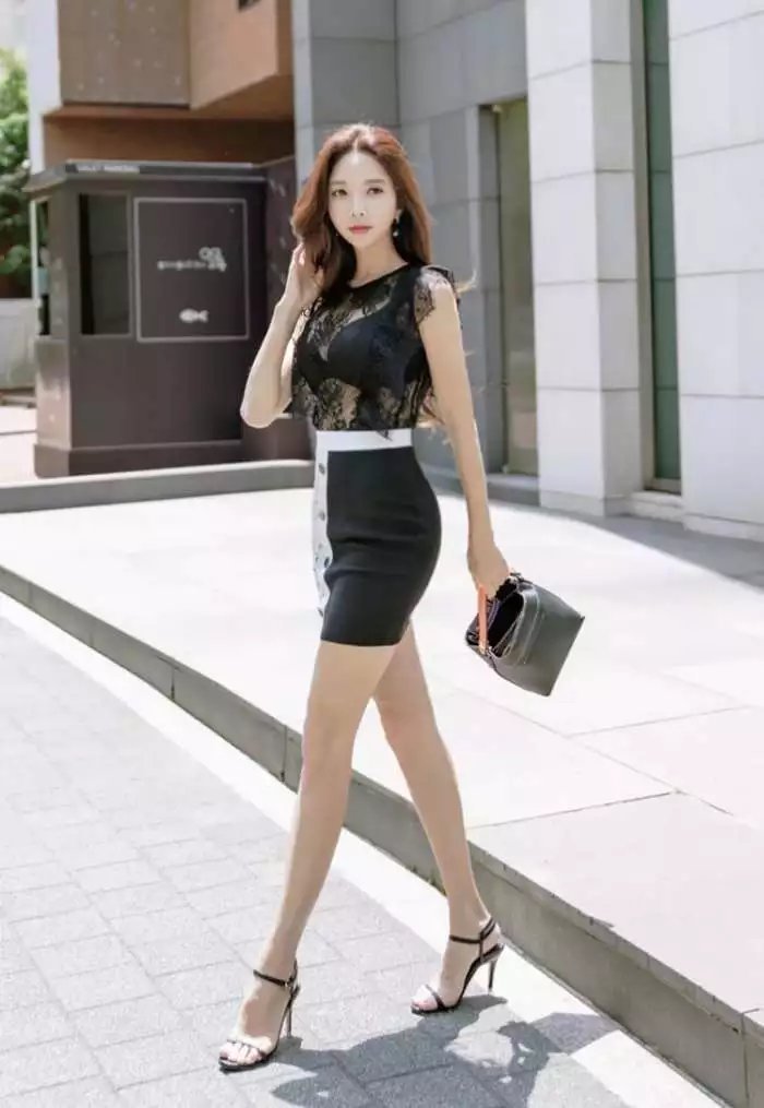 街拍：优雅蕾丝是对成熟女性美好的定义