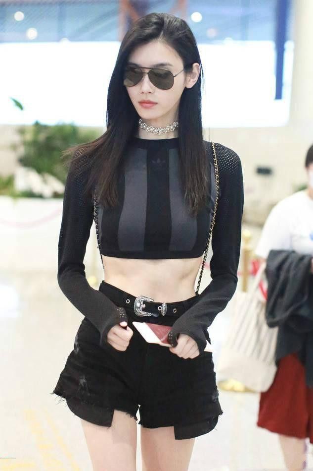 奚梦瑶粉底不花钱，白到掉进面缸里！