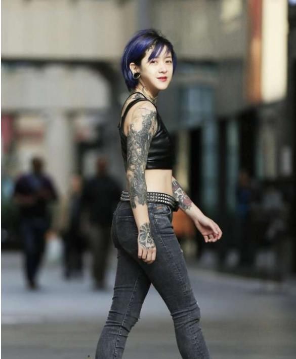 广东街拍:图一性感,图二女王,图四适合娶回家当老婆