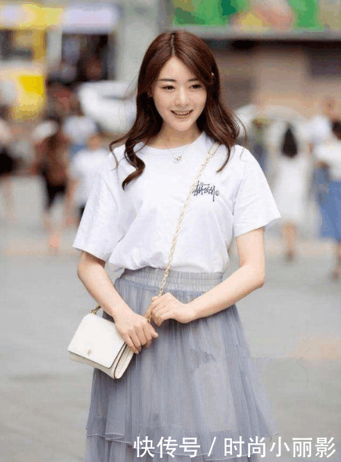 街拍,喜欢清纯系选图三,最后一张左边的女生,想谈恋爱了!