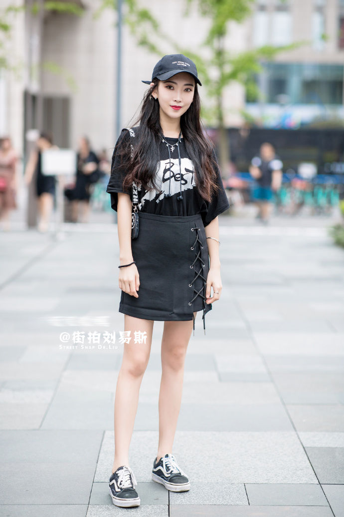 街拍北京:几套时尚的夏日穿搭，让你展示不一样的美感!