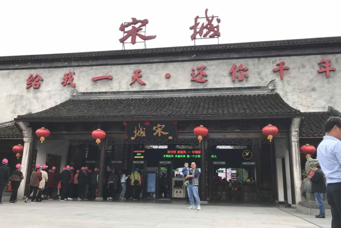 中国最成功山寨景区,全是假建筑,门票要价300元,却火爆异常