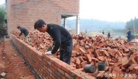  【买房】农民退地直补20万, 城里买房再给8万, 专家说: 为啥农民