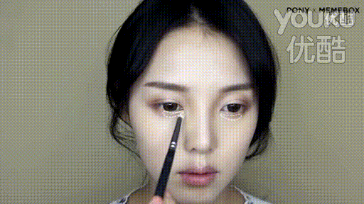 杨超越都要去演动漫《你的名字》了，你还只会＂漫画遮脸＂这招?