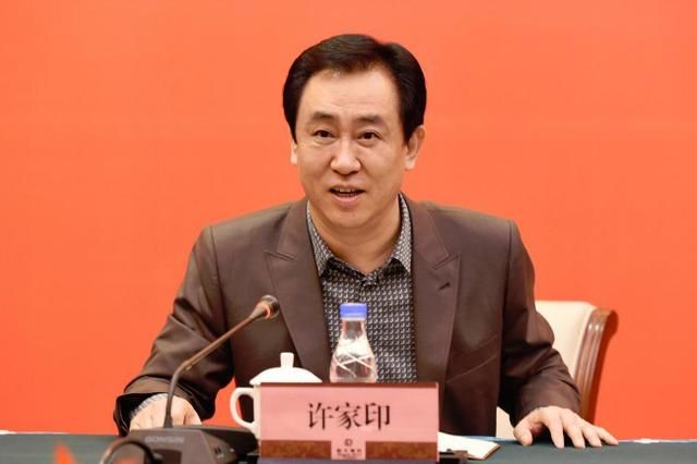 就在昨天，他超过了马化腾4亿美元，至少第三次登顶中国富豪榜！