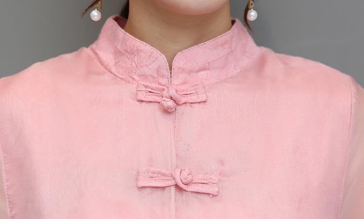 哇!老婆都53了还真敢穿!旗袍+高跟，欧洲游玩，比风景还美