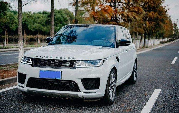 平行车路虎揽胜运动款