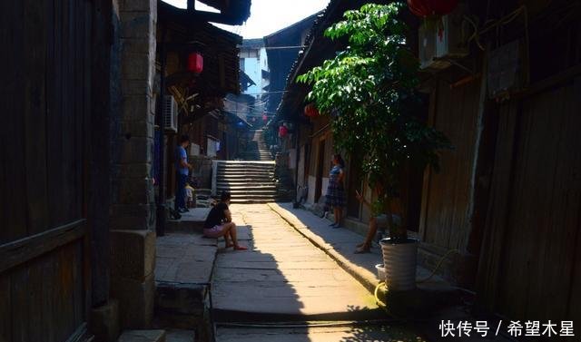 四川一座冷门古镇,始建于明朝时期,少有外地游客