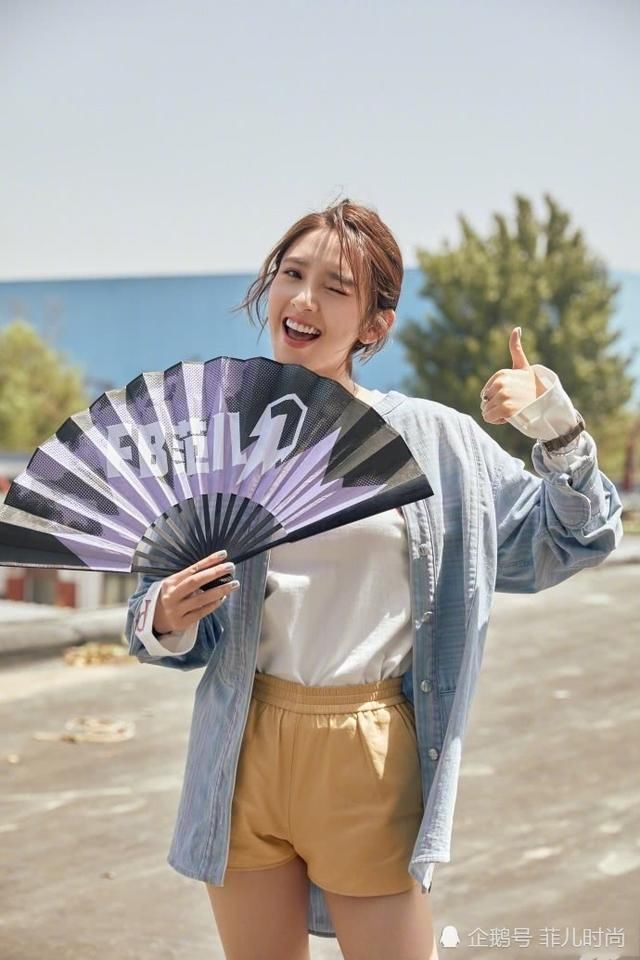 唐艺昕好尴尬！胖到短裤都快撑炸了，网友：这腿是认真的吗？