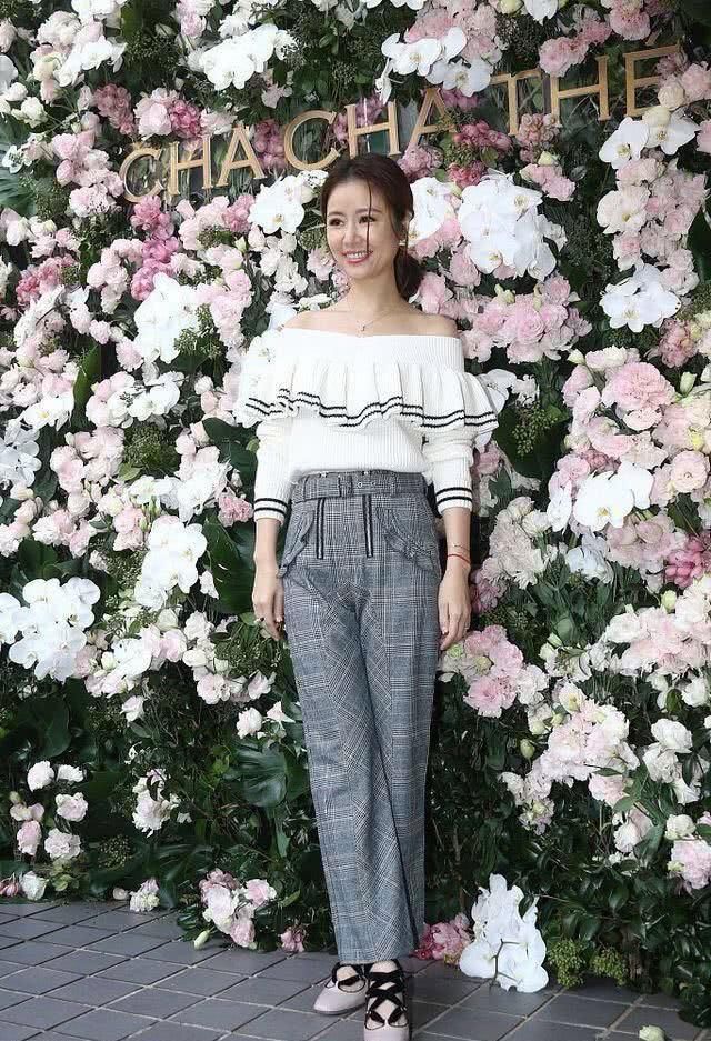 林心如启程纽约时装周，又穿格子阔腿裤，连机场造型都好时髦啊！