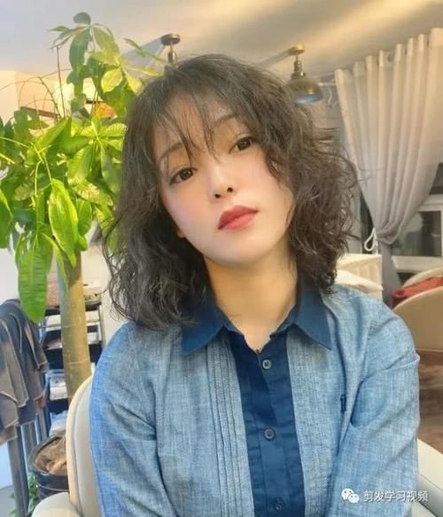  换季：夏季换季就该换发型