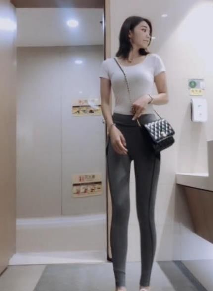  优雅|美女小姐姐十分的优雅大气，唯美的味道，减龄又不失熟女气质！